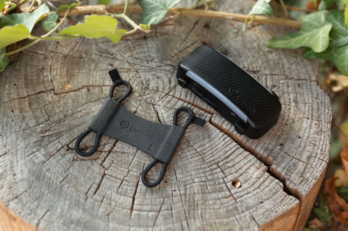 Tractive DOG 6 Fabric Clip Large with a Tracker